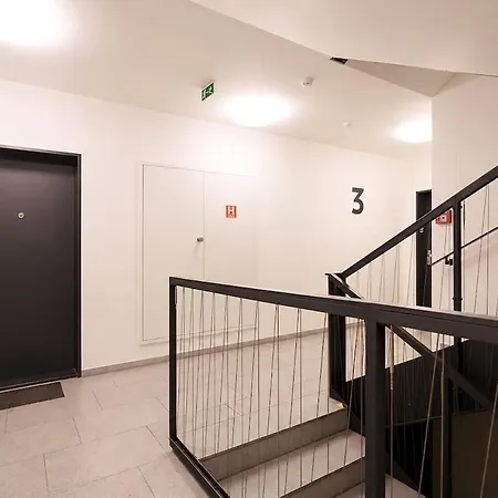 Family Near With Garage & Balcony *