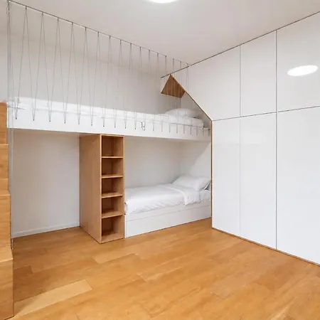 Family Near With Garage & Balcony Apartment