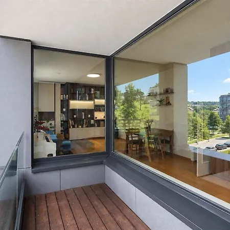 Family Near With Garage & Balcony Apartment