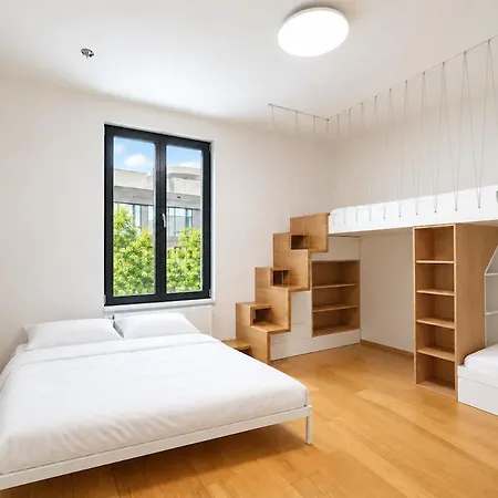 Family Near With Garage & Balcony Apartment